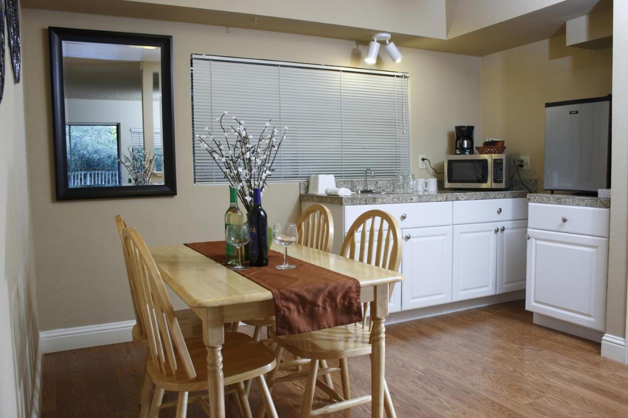 The Occidental Lodge Room photo